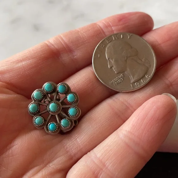 Vintage Zuni Native American Turquoise Flower Earrings - Picture 6 of 6